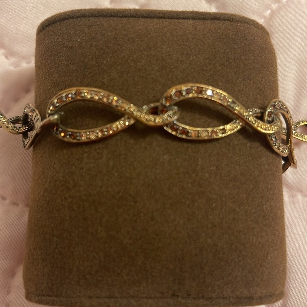 Elegant Gold Women's Bracelet - Picture 9 of 9